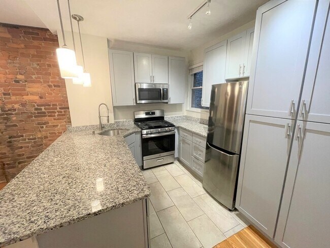 Building Photo - 20 Wellington St