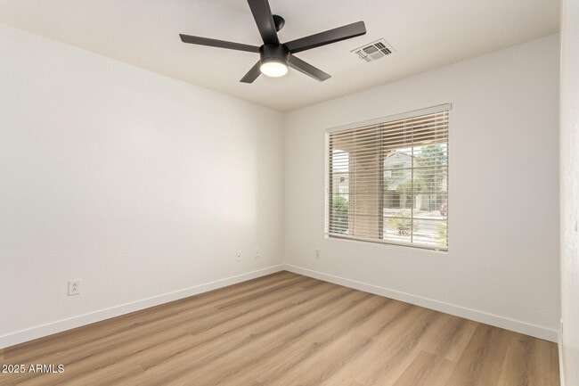 Building Photo - 479 E Dragon Springs Dr