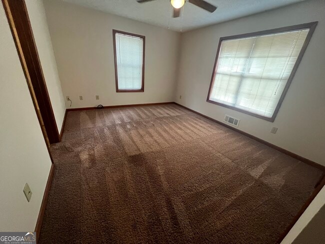 Building Photo - 982 Locust Dr NE