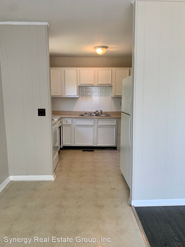 Building Photo - 2 br, 1 bath House - 411 Cedarvalley Drive