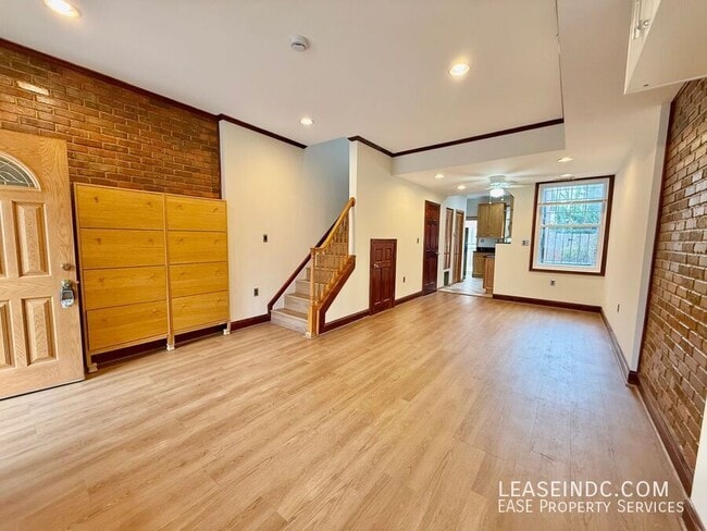 Building Photo - 2011 4th St NW