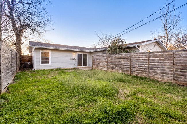 Building Photo - 2308 Devonshire Dr