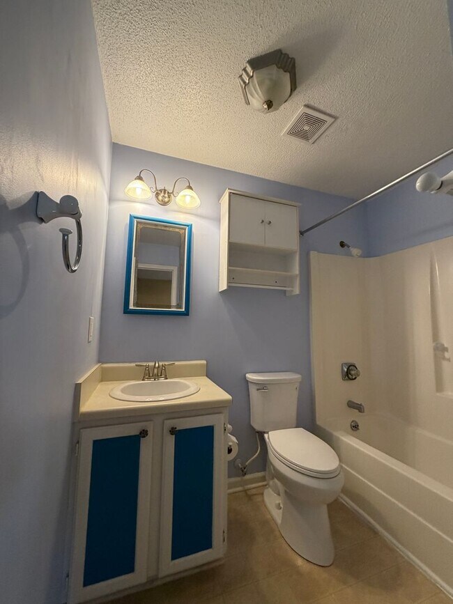 Building Photo - Coming soon! Property, being updated, 1 mile to shops, central Wilmington 3 BEDROOMS!