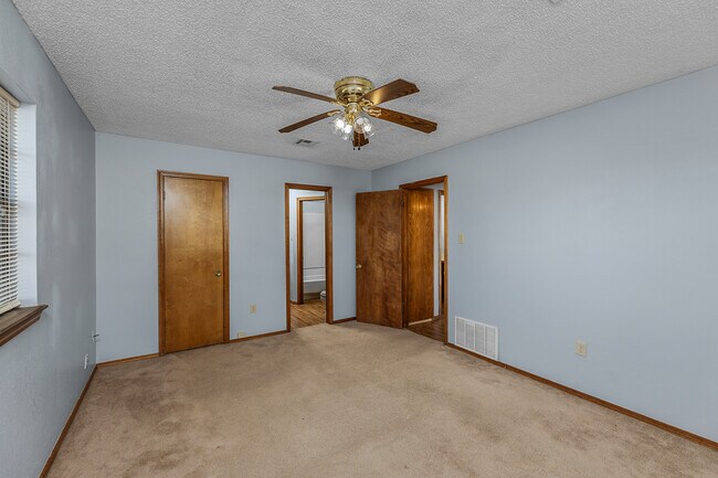 Building Photo - 746 SW 43rd St