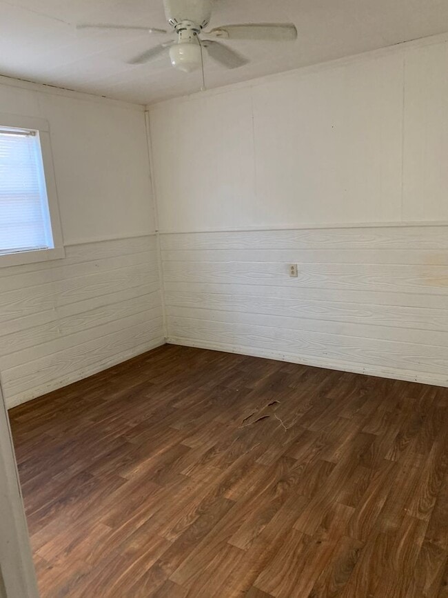 Building Photo - Two Bedroom Home for Rent!