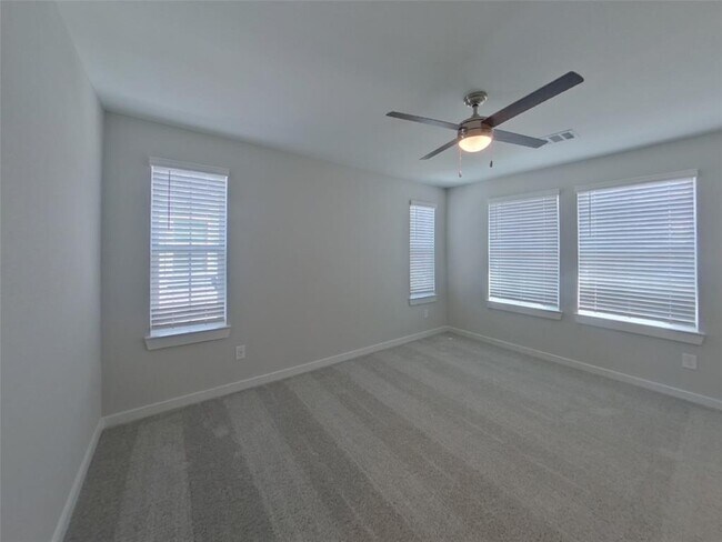 Building Photo - 9835 Willow Creek Commerce Dr