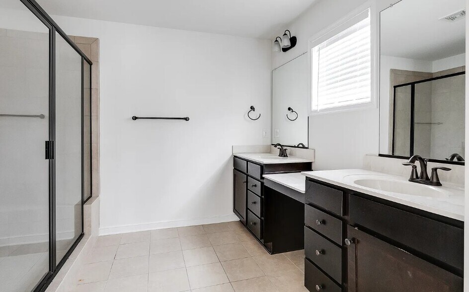 Building Photo - 5610 Benoni Ct