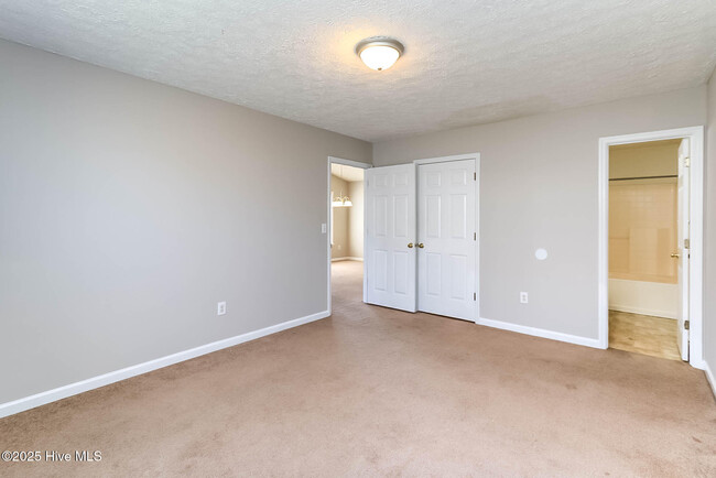 Building Photo - 105 Verona Dr