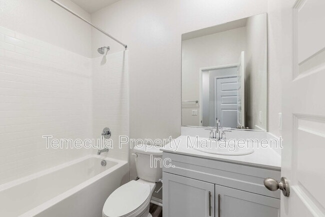 Building Photo - 28048 Oakdale Dr
