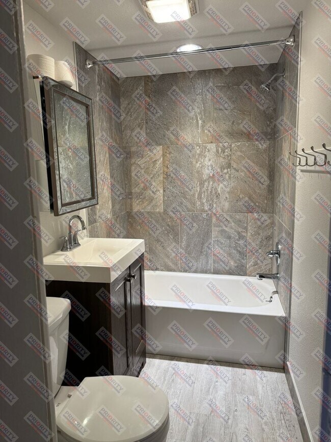 Building Photo - 2 bedroom, 1 bath, 792 sqft single-family house