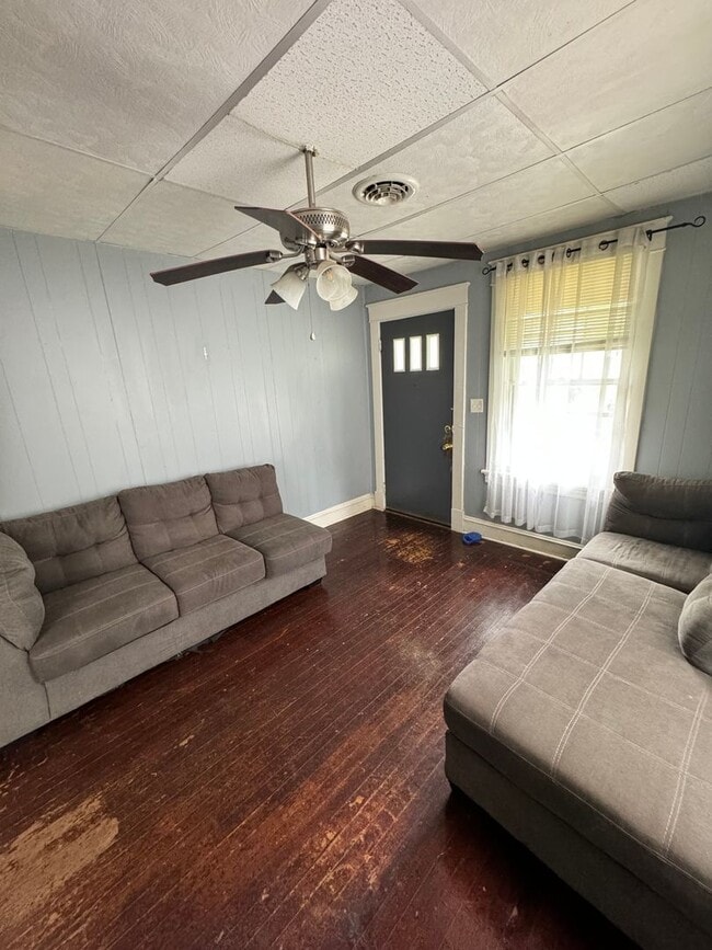 Building Photo - Beautiful 2 bed 1 bath house in Churchill