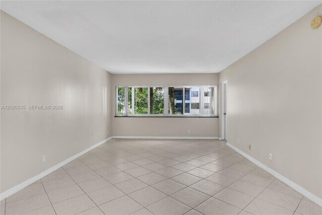 Building Photo - 100 Lakeview Dr