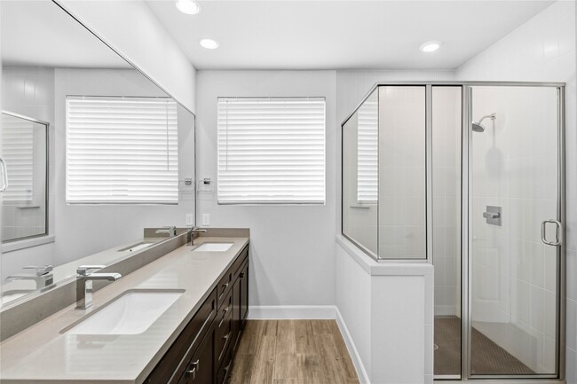 Building Photo - 1007 W 17th St