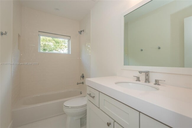 Building Photo - 640 Puerta Ave