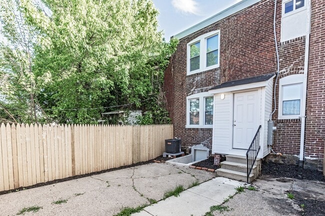 Building Photo - 3 Bedroom, 1.5 bath home in the City of Wilmington