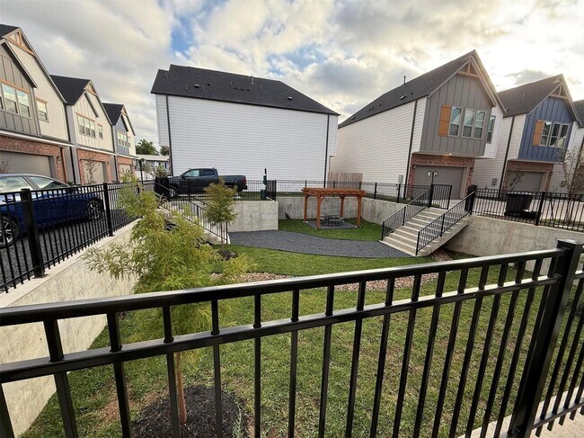 Building Photo - 8414 Vogue Ln