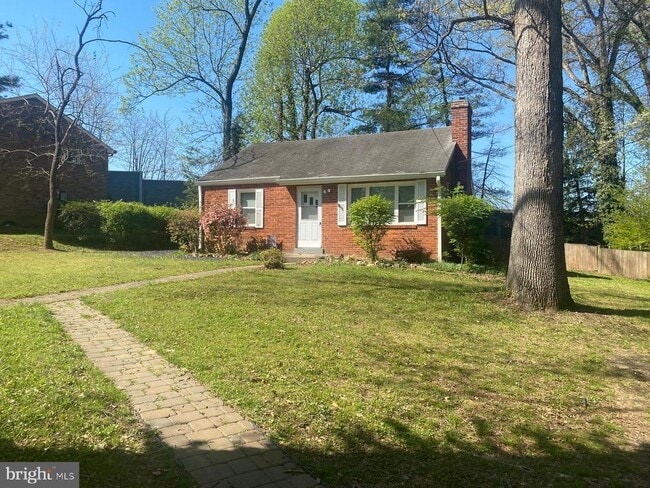 Building Photo - 2200 Greenwich St