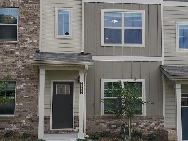 Building Photo - 1055 Bayrose Cir