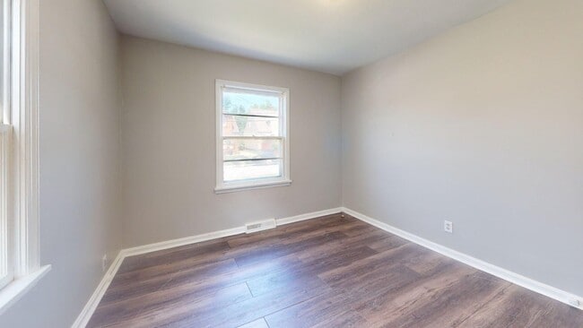 Building Photo - W.130th-Bellaire neighborhood, updated 3 b...