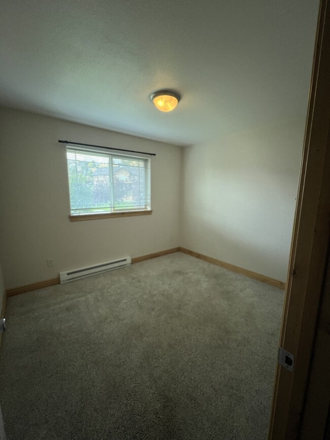 Building Photo - 718 Sonoma Dr