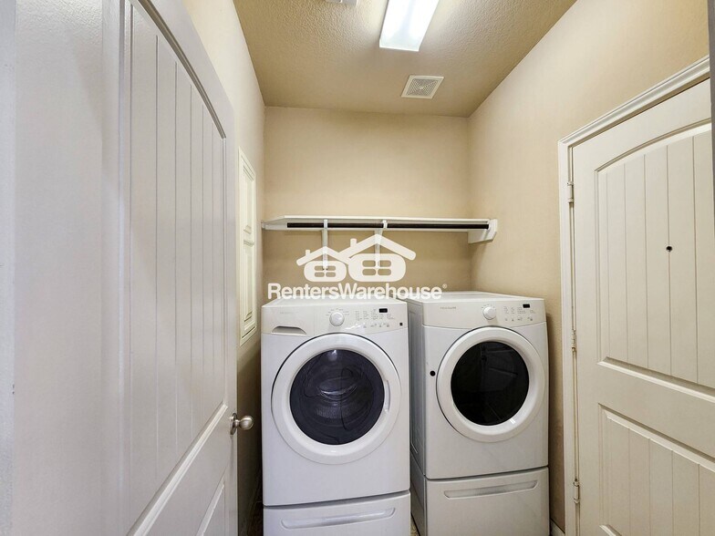 Building Photo - 4515 Greenleaf Dr