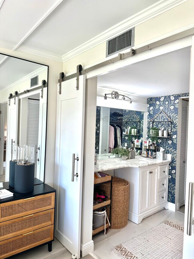 Building Photo - 1083 Forest Lakes Dr