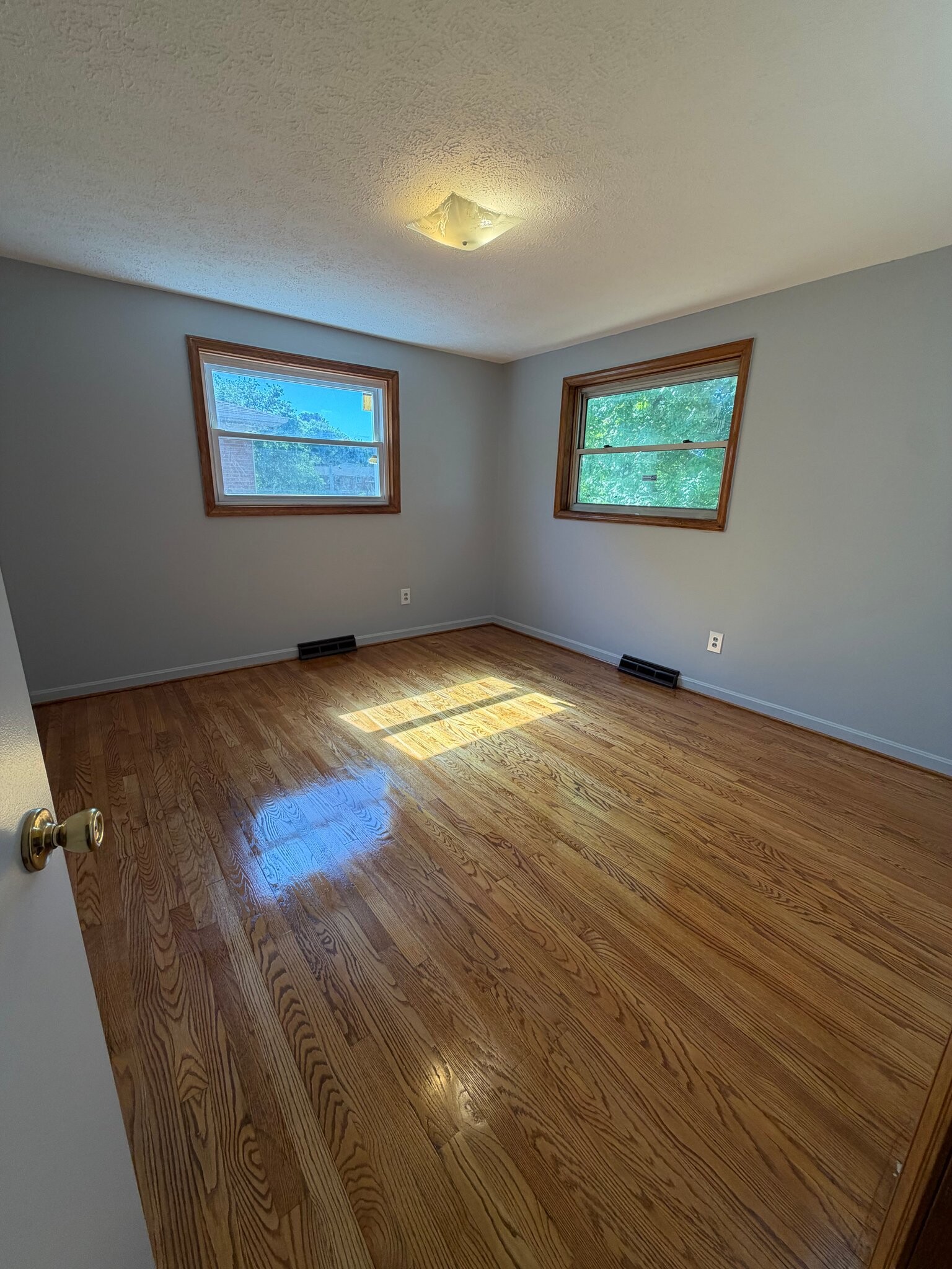 Building Photo - 639 Holbrook St