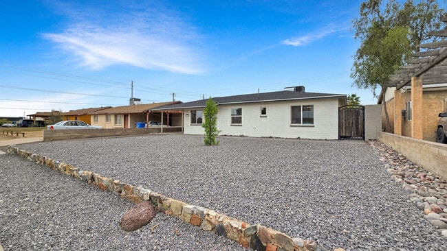 Building Photo - 1216 E Desert Park Ln