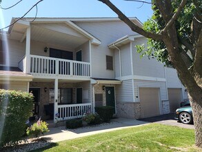 Building Photo - 3 bedroom Kenosha condo