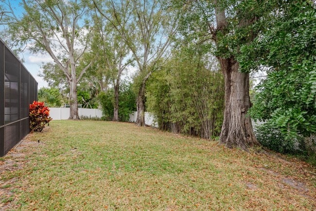 Building Photo - Pool Home Near Florida Beaches