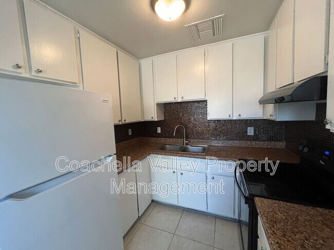 Building Photo - 556 E Chuckwalla Rd