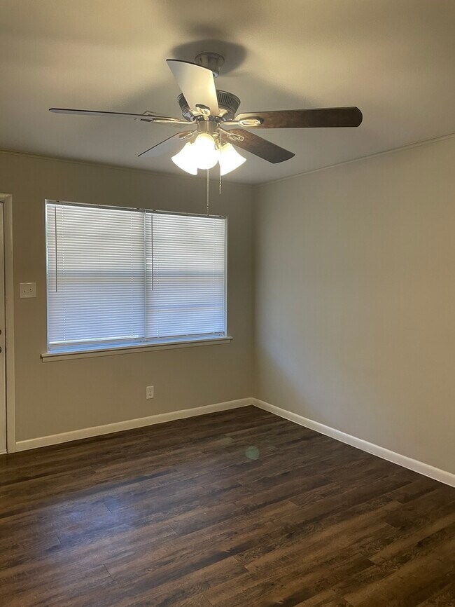 Building Photo - 7015 Eddy Ln