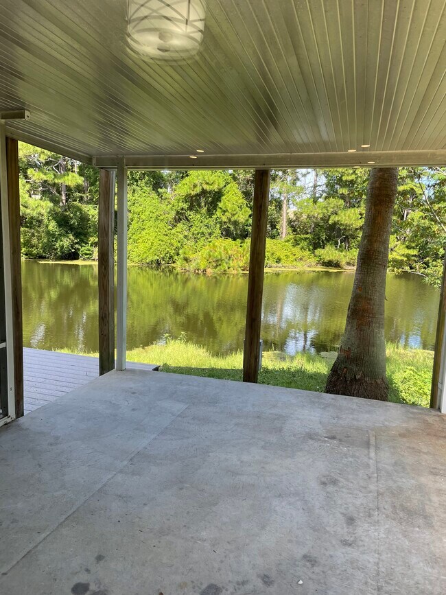 Back covered patio - 208 Twin Lakes Ln