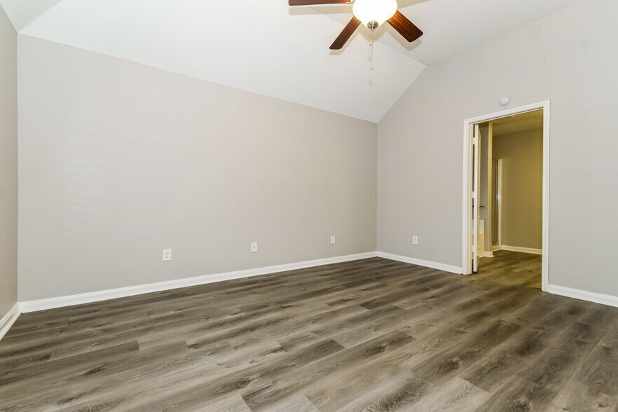 Building Photo - 1613 Mesquite Ln