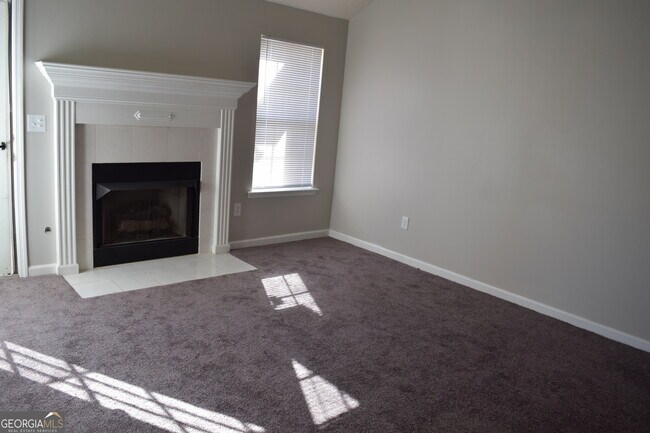 Building Photo - 4365 White Pines Ct