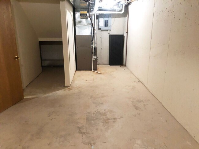 Building Photo - 4-Plex Located