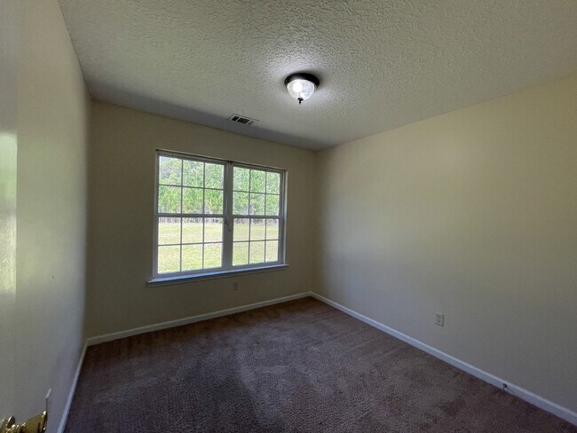 Building Photo - Home For Rent