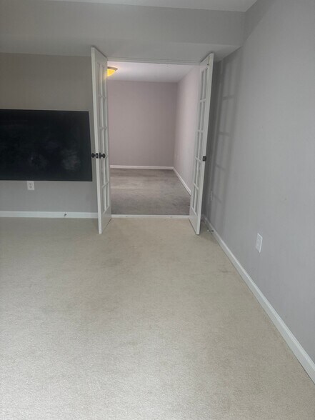 Building Photo - 5122 Lake Terrapin Dr