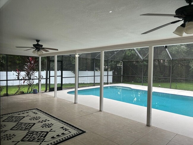 Building Photo - Water view - Pool home