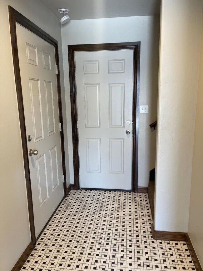 Building Photo - AMAZING CENTRAL NORMAN APARTMENT FOR LEASE