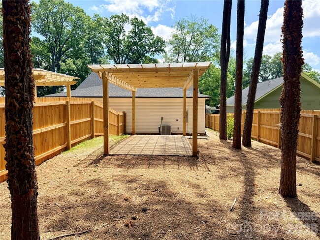 Building Photo - 521 N Linwood Ave