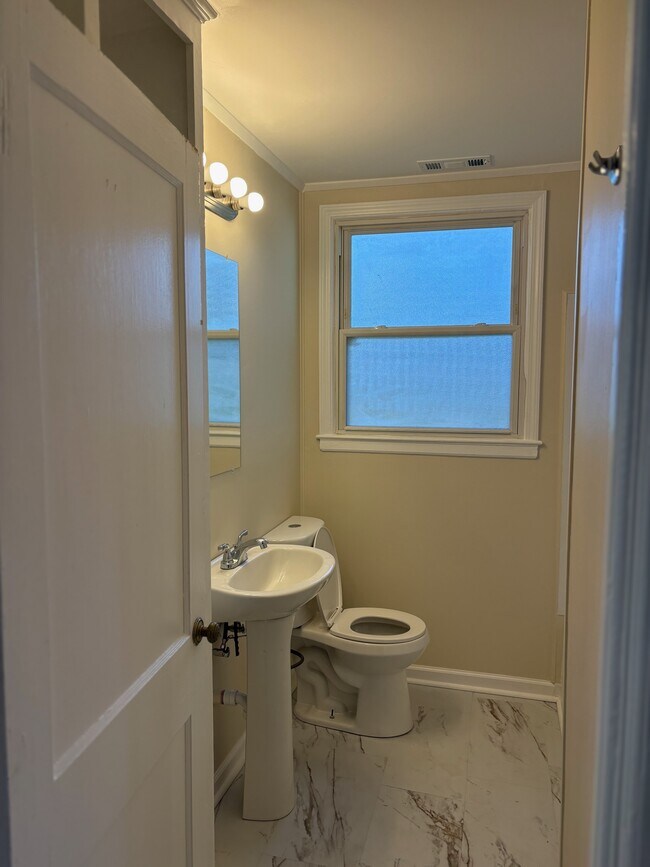 Building Photo - 2203 S Benbow Rd