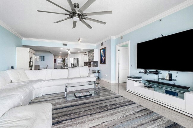 Building Photo - 2650 Lake Shore Dr