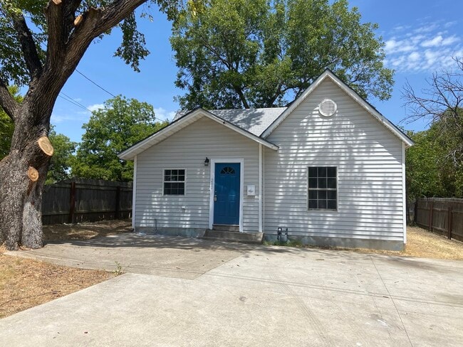 Building Photo - 200 E Freeman St