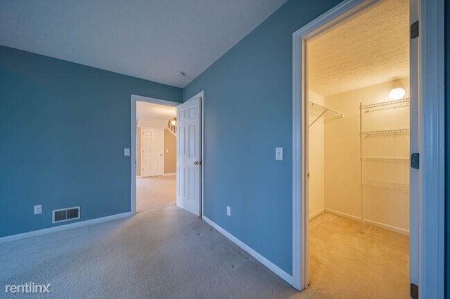 Building Photo - 6683 Courtyard Dr