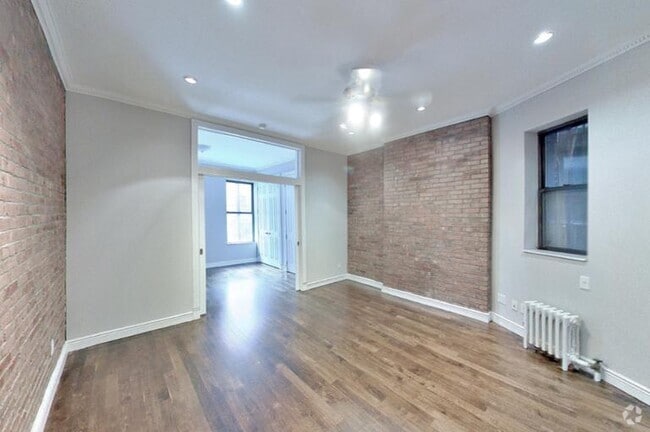 Building Photo - 724 10th Ave