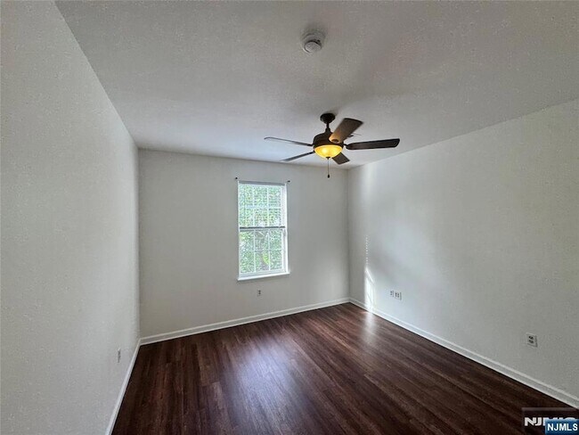 Building Photo - 225 Halladay St