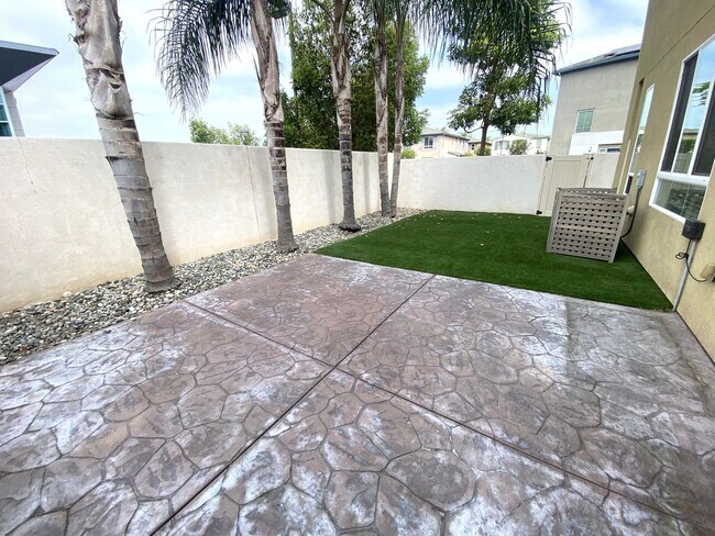 Building Photo - 4 Bdrm Parkside Village Gem -  2 weeks fre...