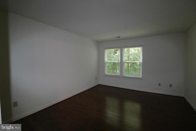 Building Photo - 3301 Sir Thomas Dr