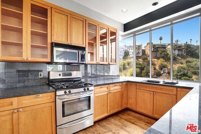 Building Photo - 6396 Weidlake Dr